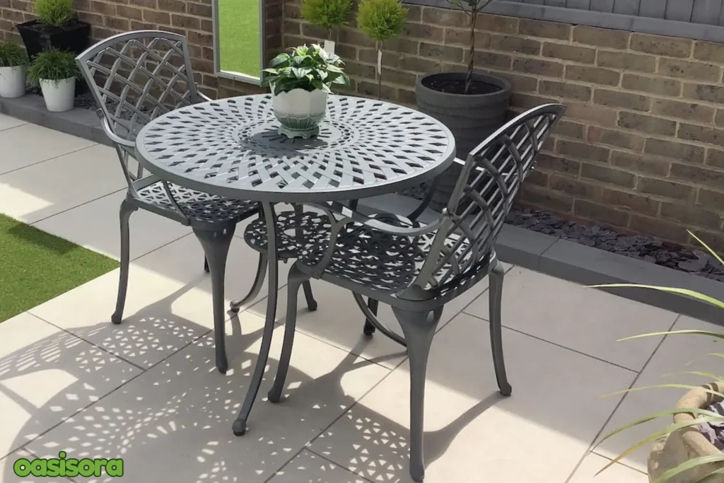 Bistro-Style-Dining-for-Narrow-Patios