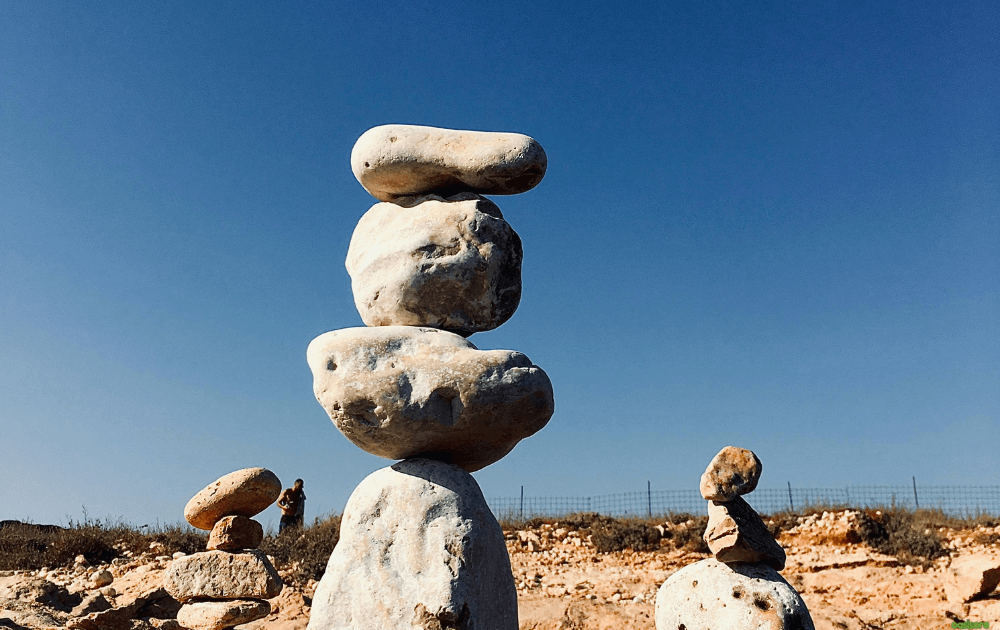 Three-Stone-Composition